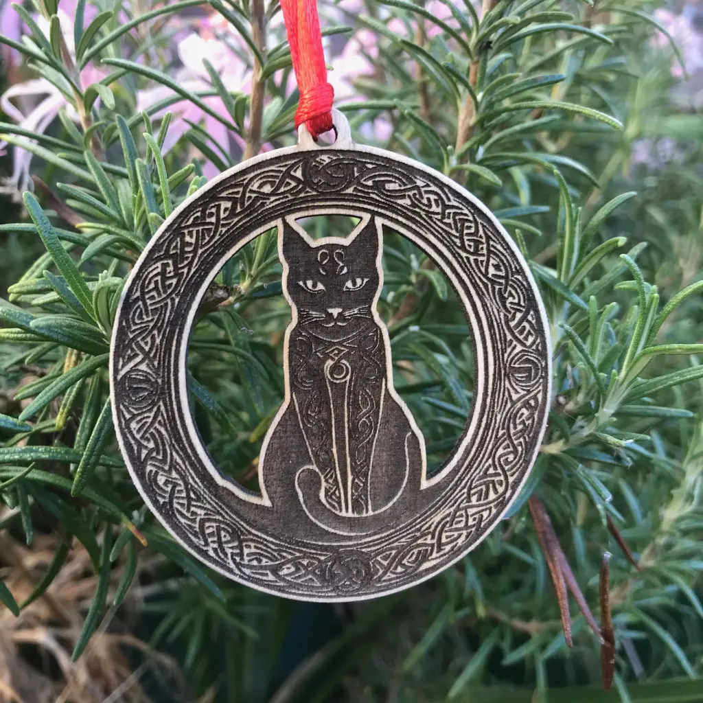 02-celtic-cat-cutout-hanging.webp