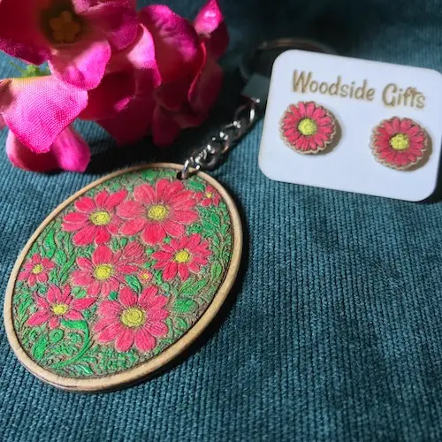 keyring and studs pink daisies.webp