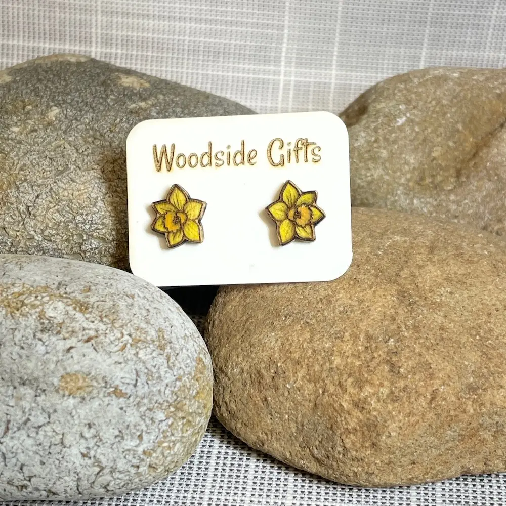 daffodil-stud-earrings.webp