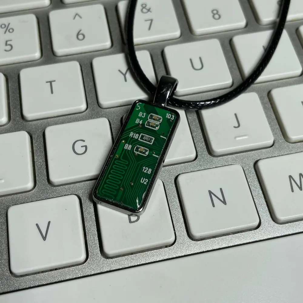 circuit-board-necklace-003a.webp