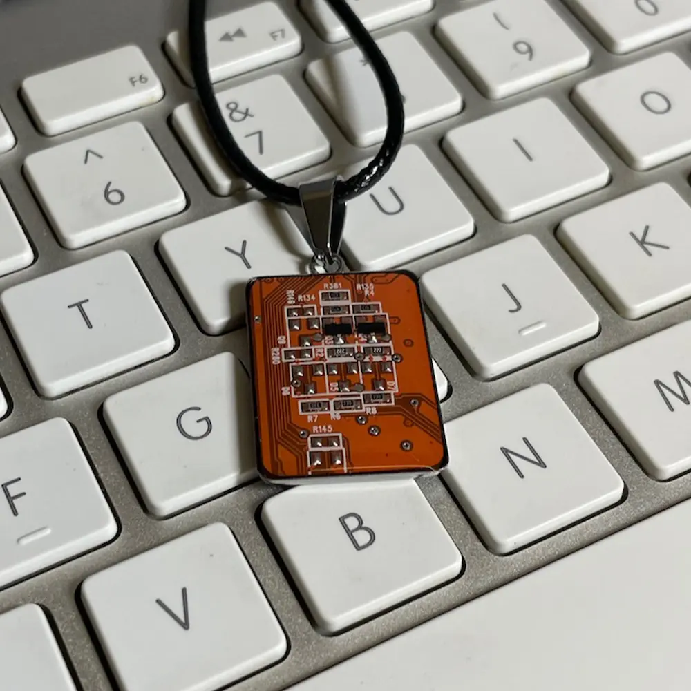 circuit-board-necklace-001a.webp